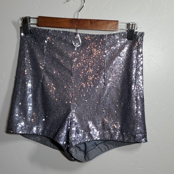 Shorts - Picture 1 of 2